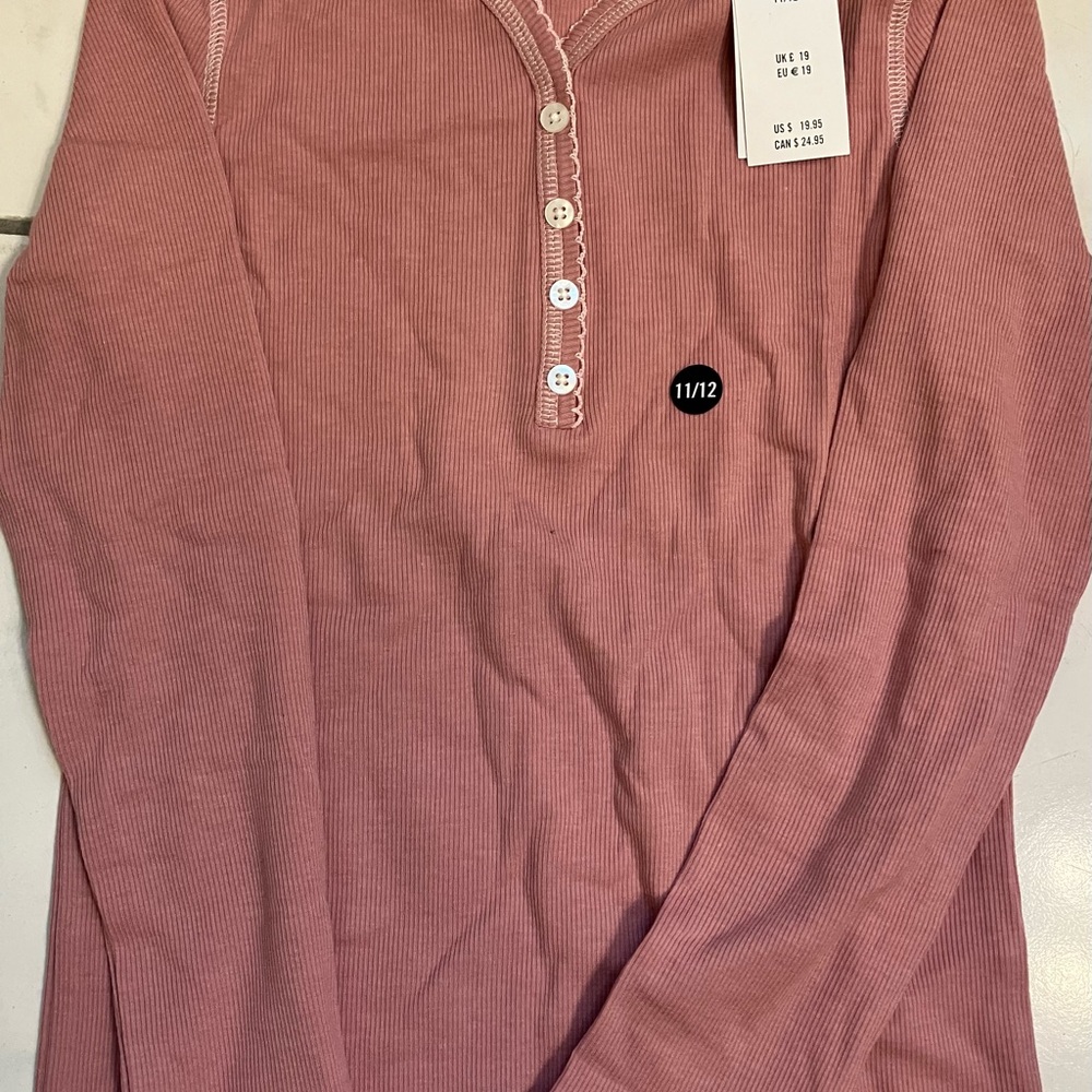Abercrombie kids long sleeve V-neck with 4 buttons. Color is mauve